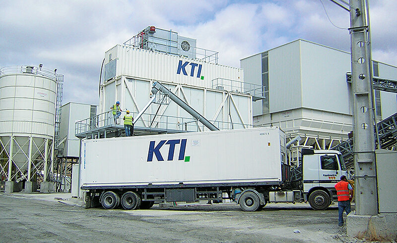 Transportable ice storage